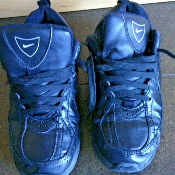 Nike Sneakers Lace Up Kids Shoes Black Trainer Youth Size 11.5 C Low Top Sports - Picture 9 of 16